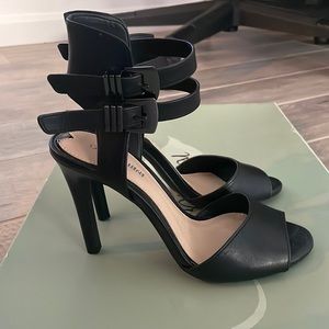 NWOT Gianni Bono open toed heels